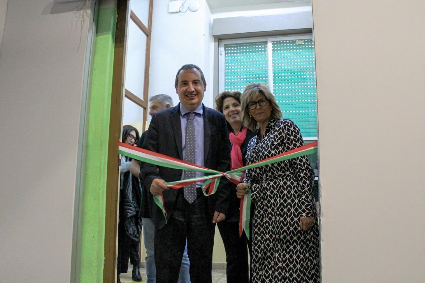 Inaugurata dal provveditore agli studi di Messina Leon Zingales l’aula immersiva dell’Istituto Verona Trento. Dirigente scuola: “questa innovativa struttura non solo favorisce un apprendimento esperienziale e coinvolgente, ma permette anche agli studenti di sviluppare competenze digitali e collaborative, preparandoli così ad affrontare le sfide del mondo moderno in modo efficace e creativo”