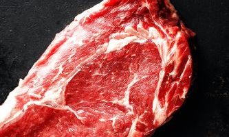 Mangiare carne rossa può aumentare il rischio di demenza e declino cognitivo